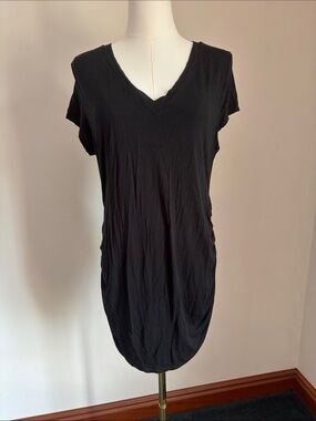 Liz Lange Black V-Neck Short Sleeve Tunic Top